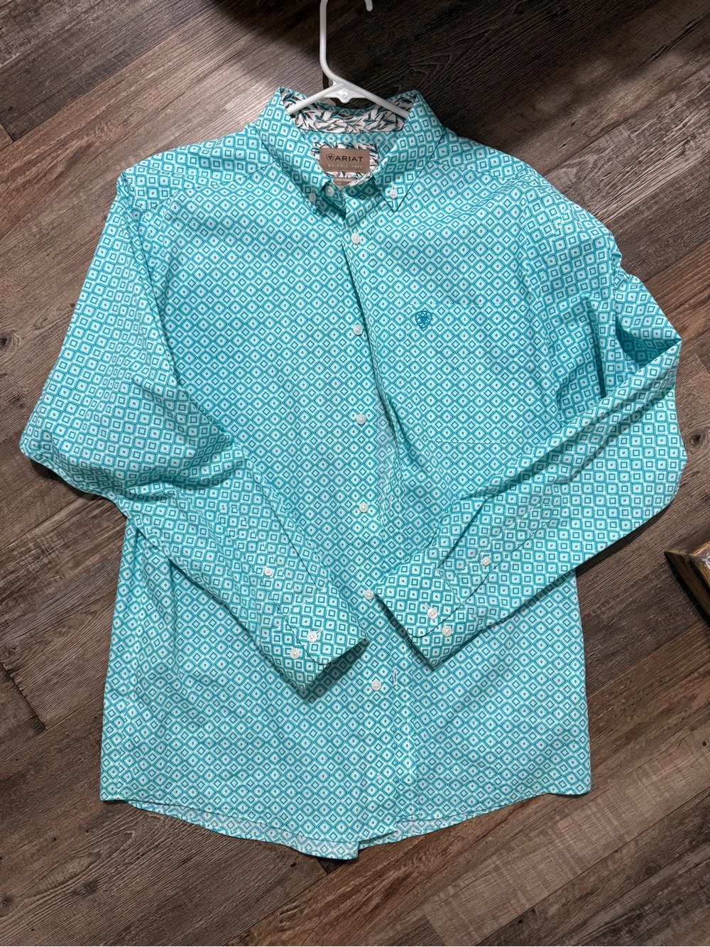 Men’s ariat button up